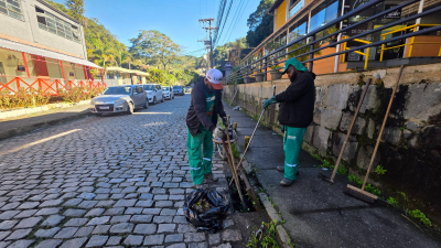 Ações de limpeza ajudam a evitar alagamentos em Petrópolis durante as chuvas