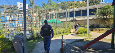 GCM encontra drogas em operação na Praça do Alto da Serra com cães farejadores